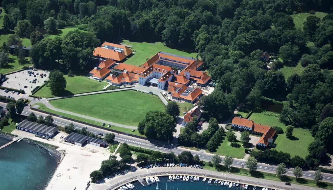 Отель Rungstedgaard Экстерьер фото
